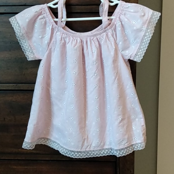 DKNY & Self Esteem 2 tops and a pair of shorts - Picture 6 of 7